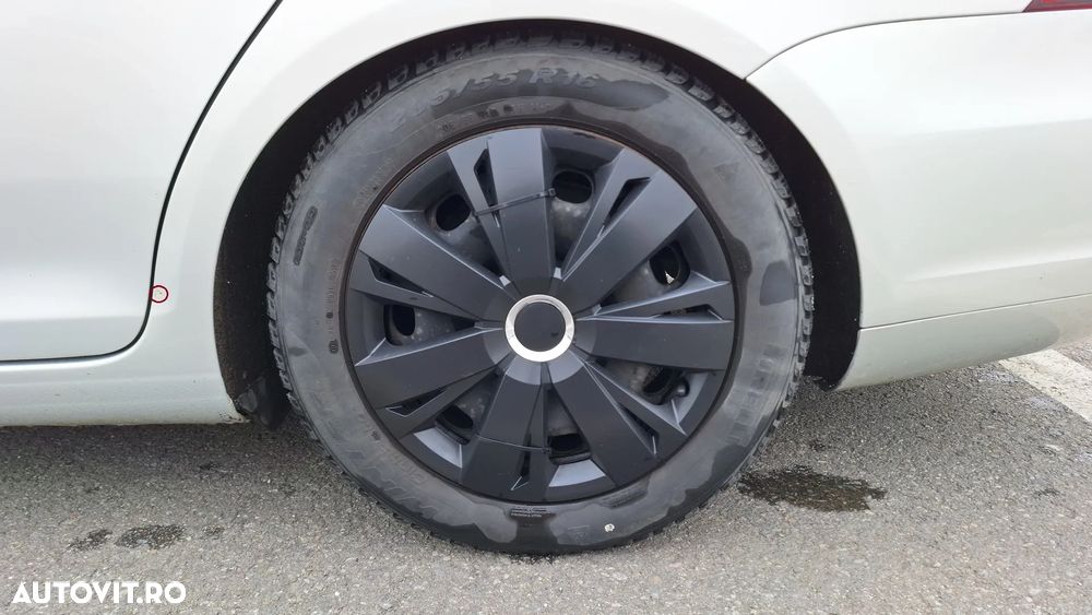 Volkswagen Golf 2.0 TDI DPF Highline - 32