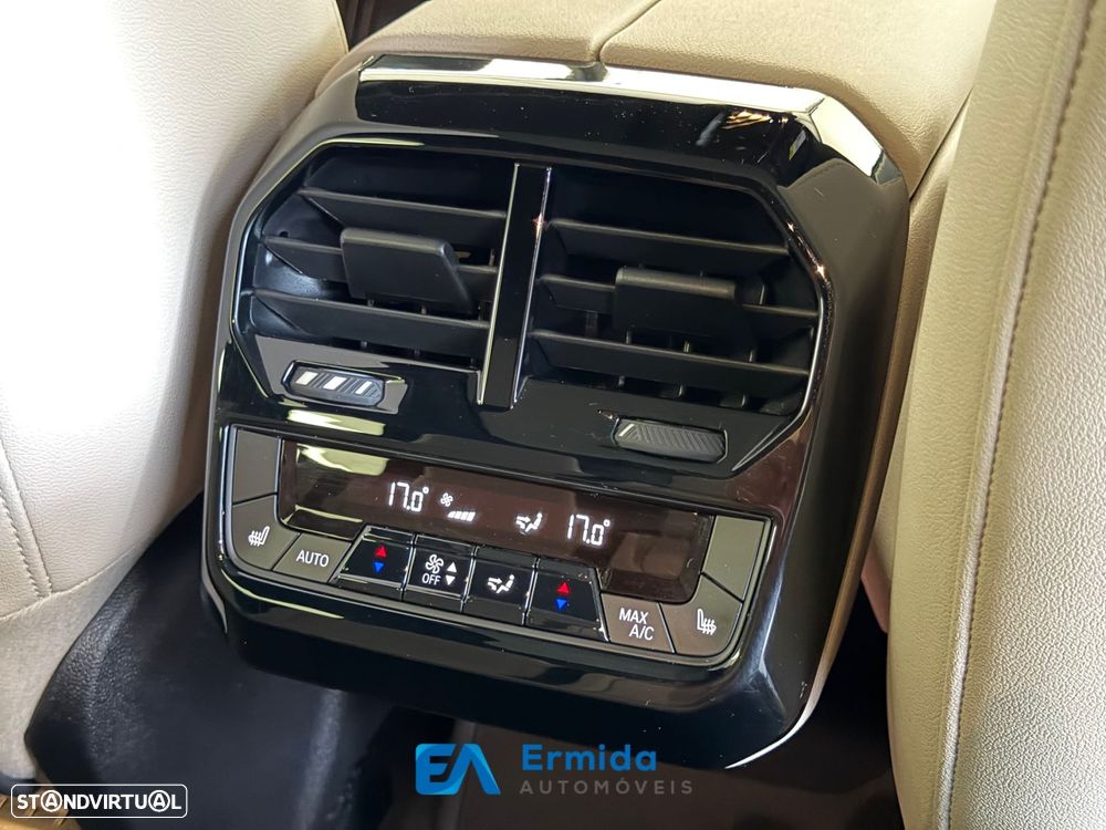 BMW iX xDrive 40 Pack Desportivo - 38