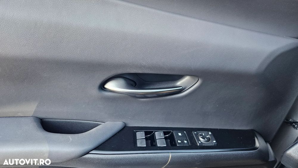 Lexus UX 250h 2.0L HEV 20H- (178 HP) 4X4 CVT F Sport - 4