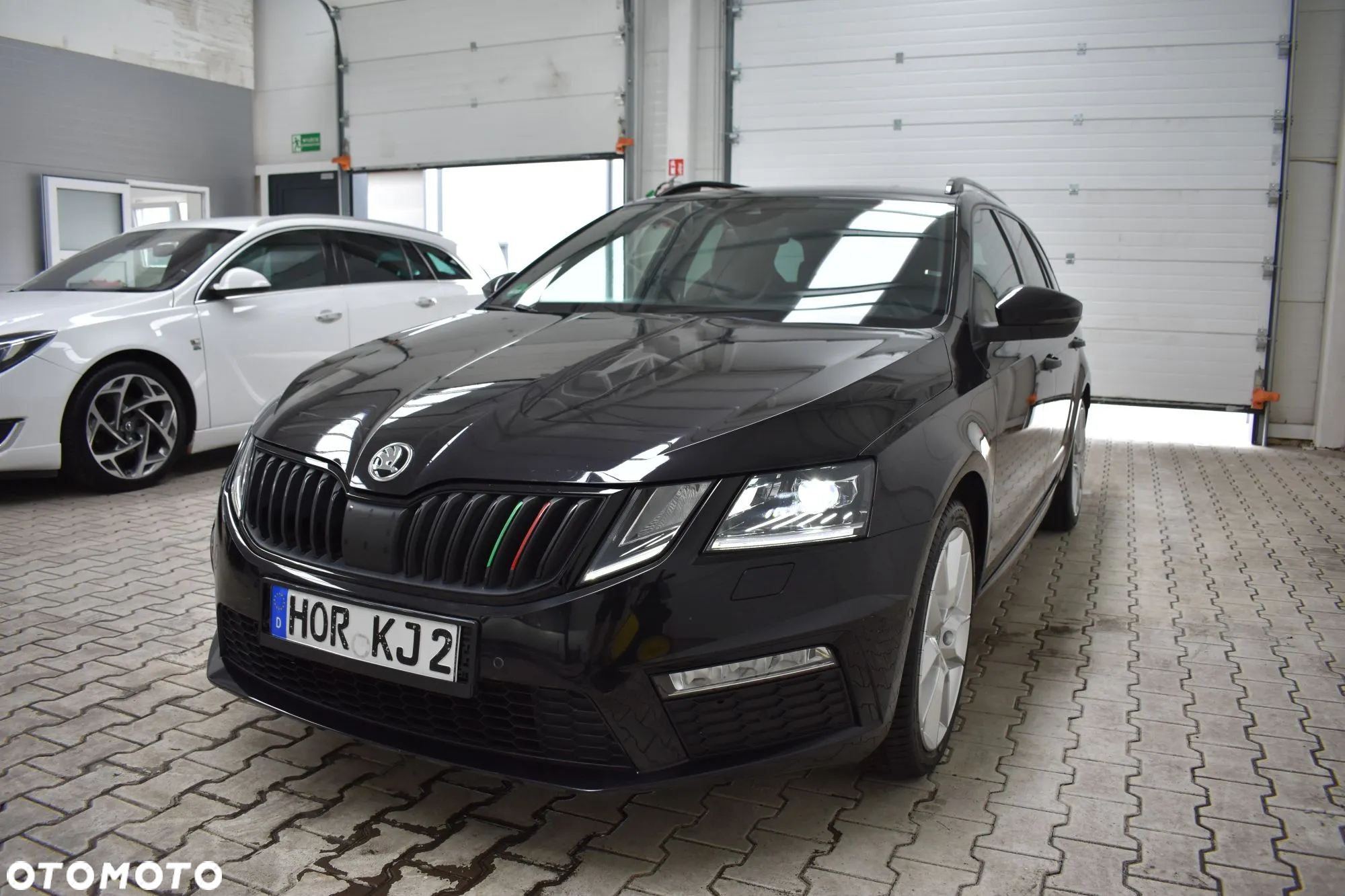 Skoda Octavia Combi 2.0 TSI RS - 8