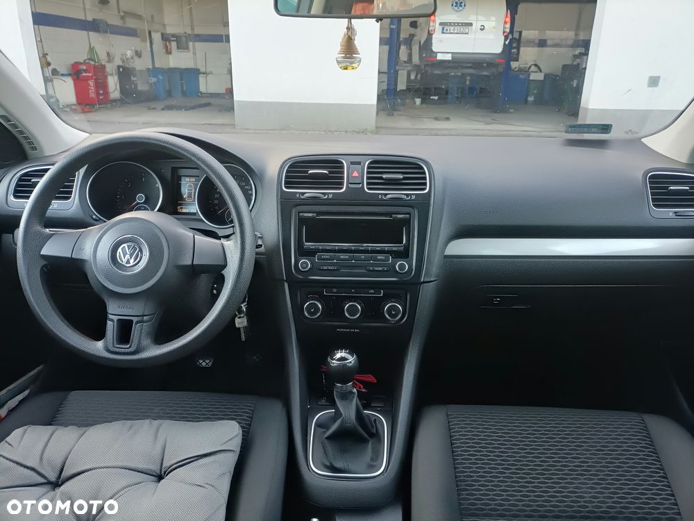 Volkswagen Golf - 6