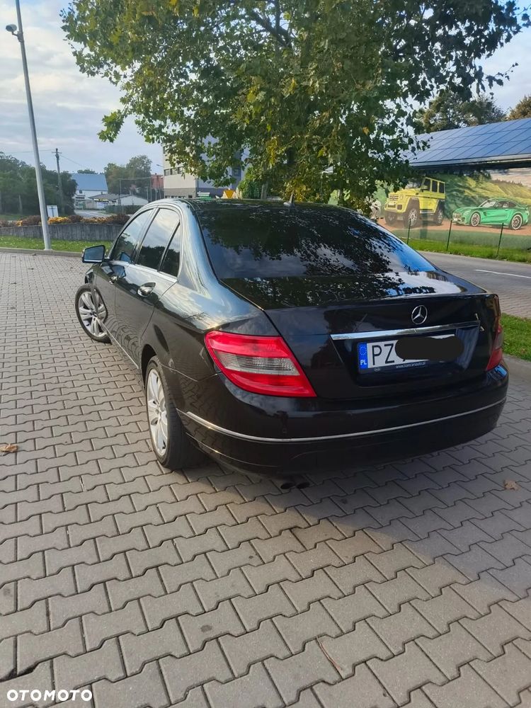 Mercedes-Benz Klasa C 180 CGI BlueEFFICIENCY Avantgarde - 5