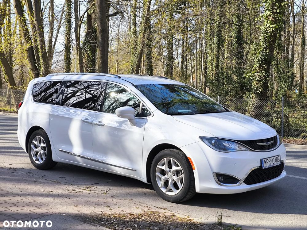 Chrysler Pacifica - 1