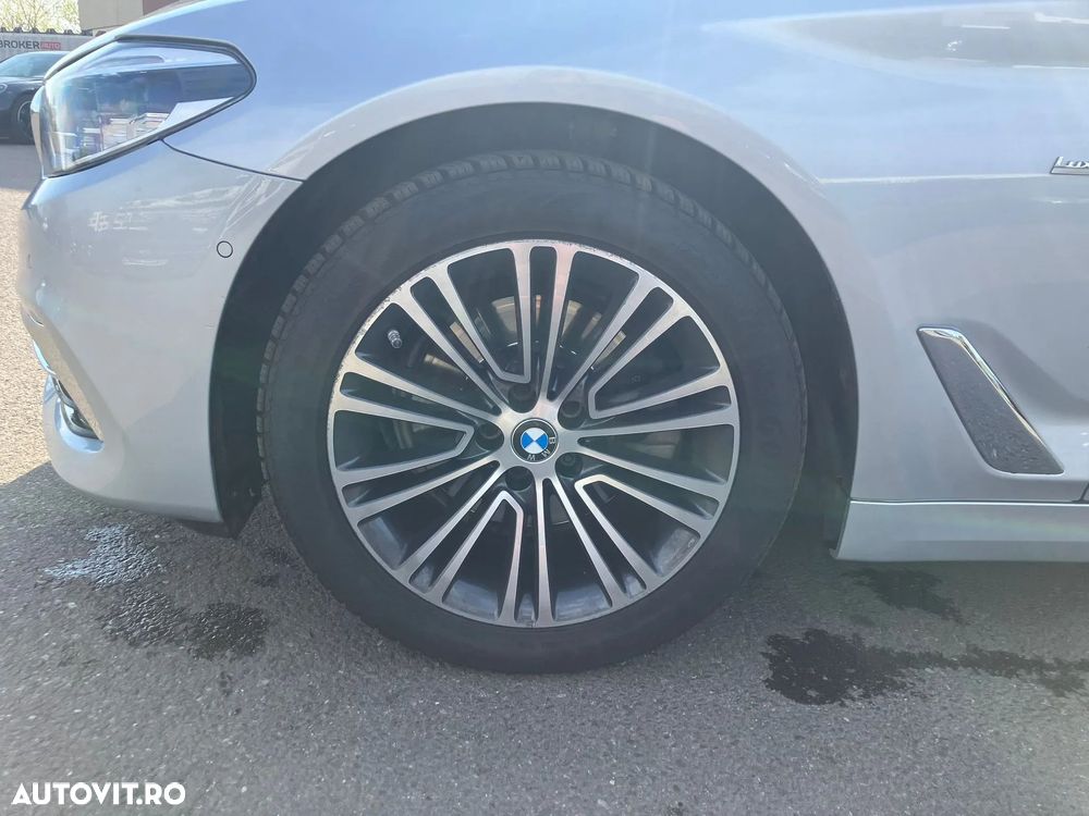 BMW 5 Series 2018 — imagine 25