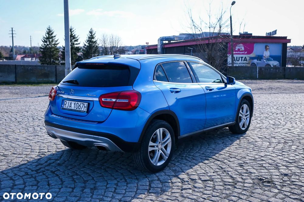 Mercedes-Benz GLA 250 4Matic 7G-DCT SCORE - 15
