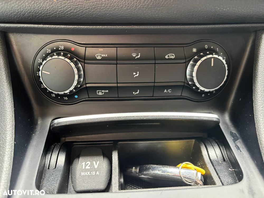 Mercedes-Benz CLA 220 - 25