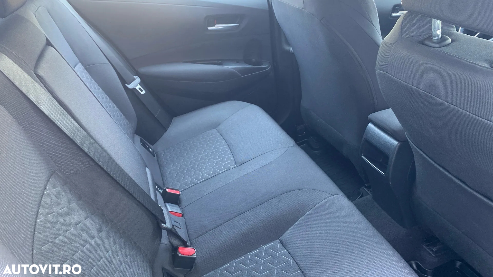 Toyota Corolla 1.8 HSD Business - 7