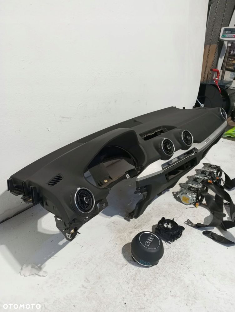 Konsola pulpit deska AUDI Q2 81A - 6