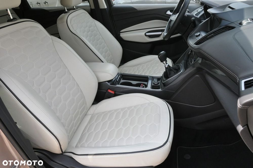 Ford Kuga 1.5 EcoBoost 2x4 Vignale - 12