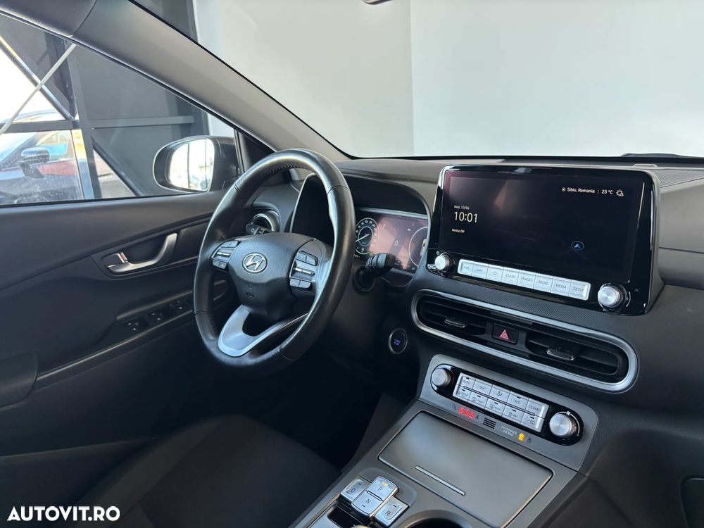 Hyundai KONA Select - 8