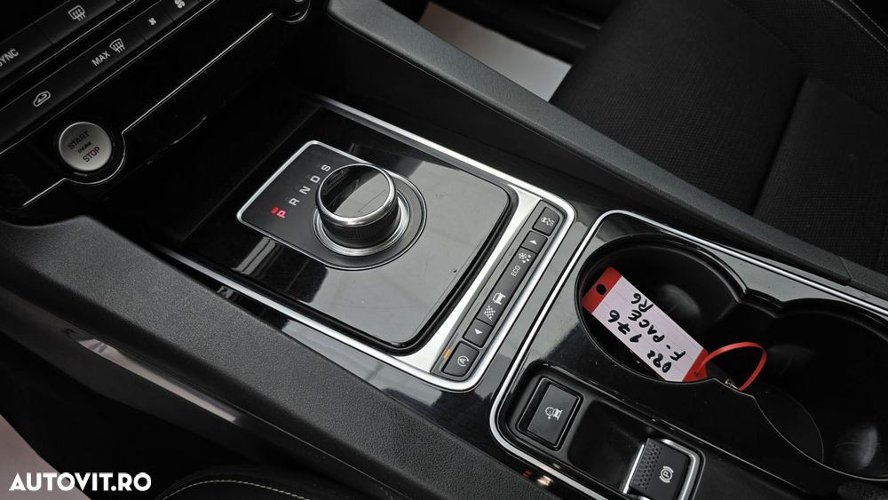 Jaguar F-Pace - 16