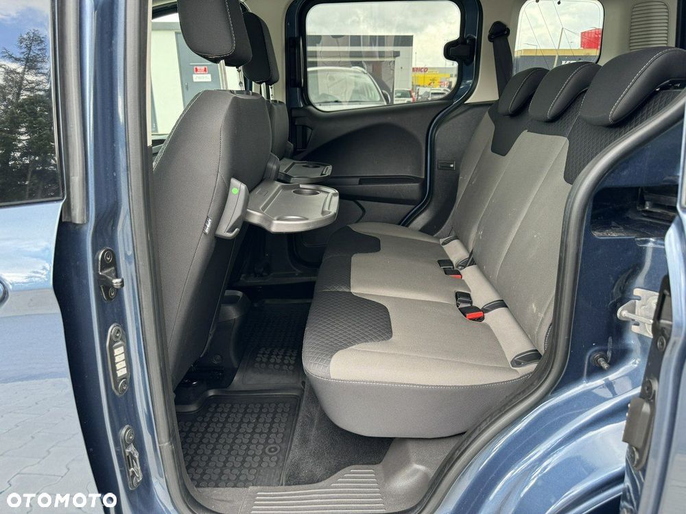 Ford Tourneo Courier - 28