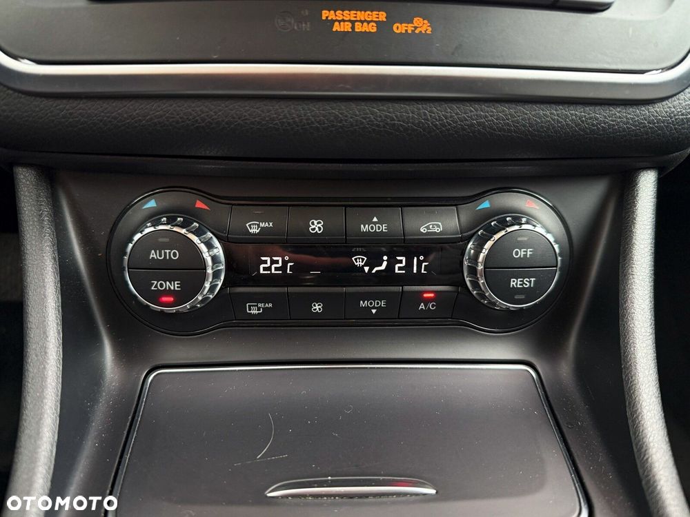 Mercedes-Benz GLA 200 7G-DCT Style - 29