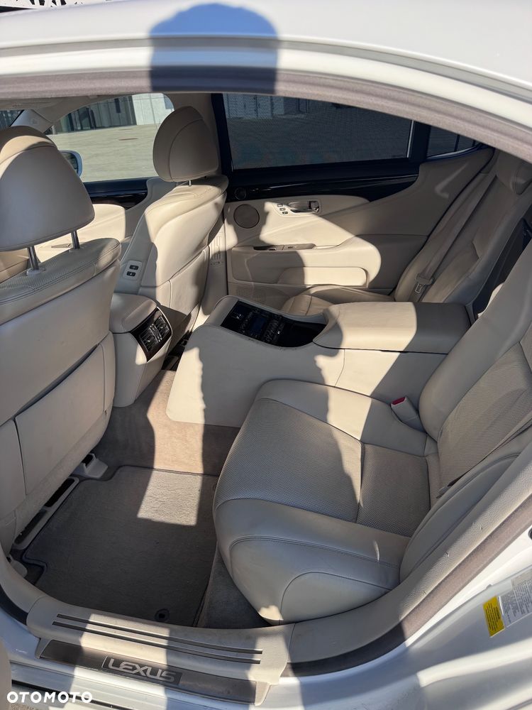 Lexus LS 600h L Superior - 23