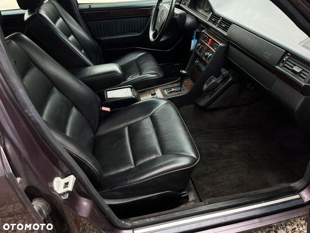 TAPICERKA SKÓRZANA FOTELE KANAPA BOCZKI SKÓRA CZARNA MERCEDES W124 KOMBI - 9