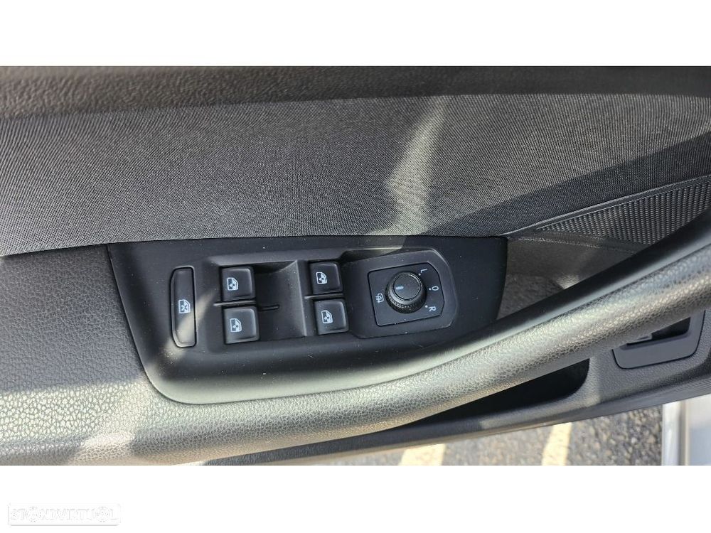 VW Passat Variant 2.0 TDi Business DSG - 8