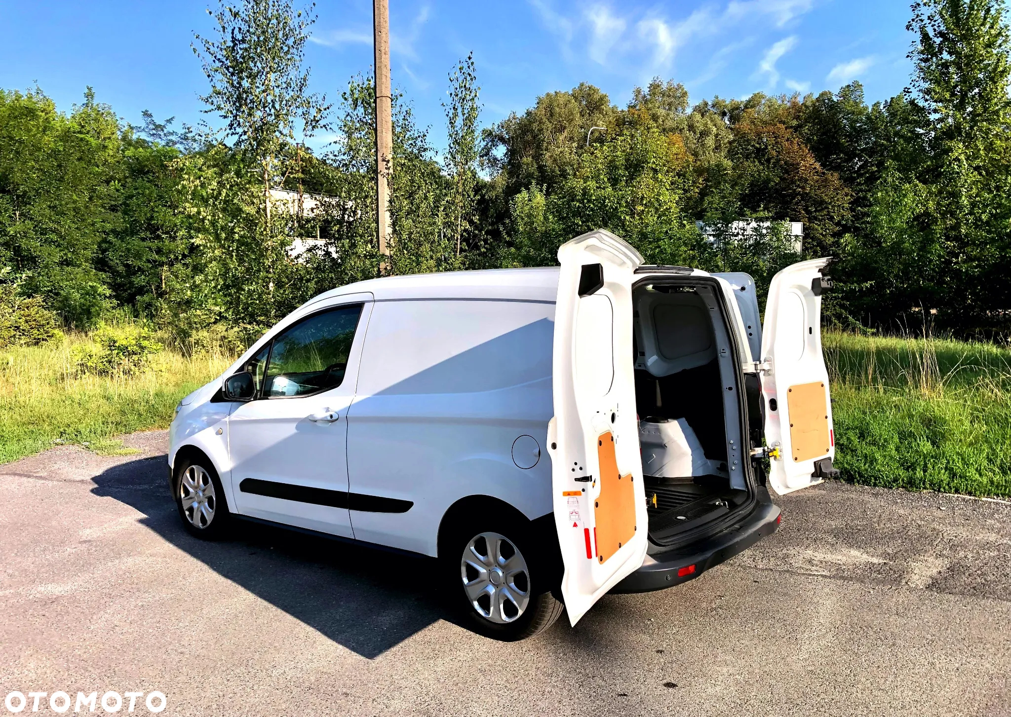 Ford COURIER - 11