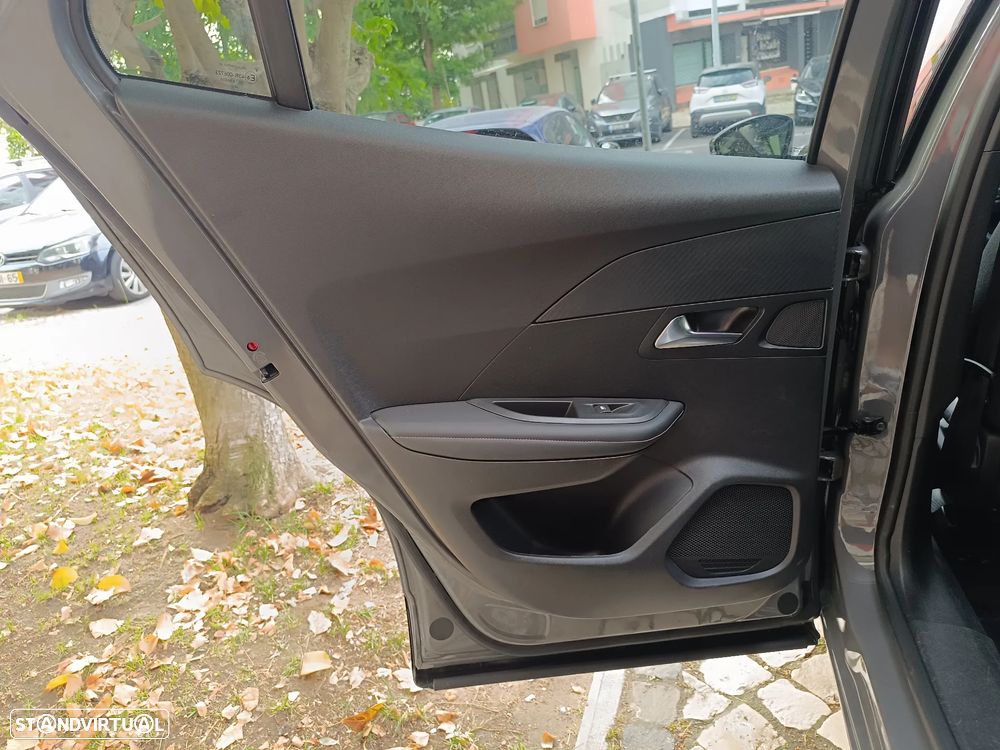 Peugeot 2008 1.2 PureTech Allure Pack - 19