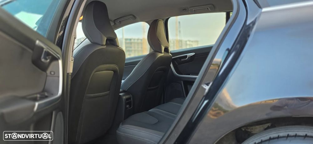 Volvo V60 2.0 D4 Momentum - 2