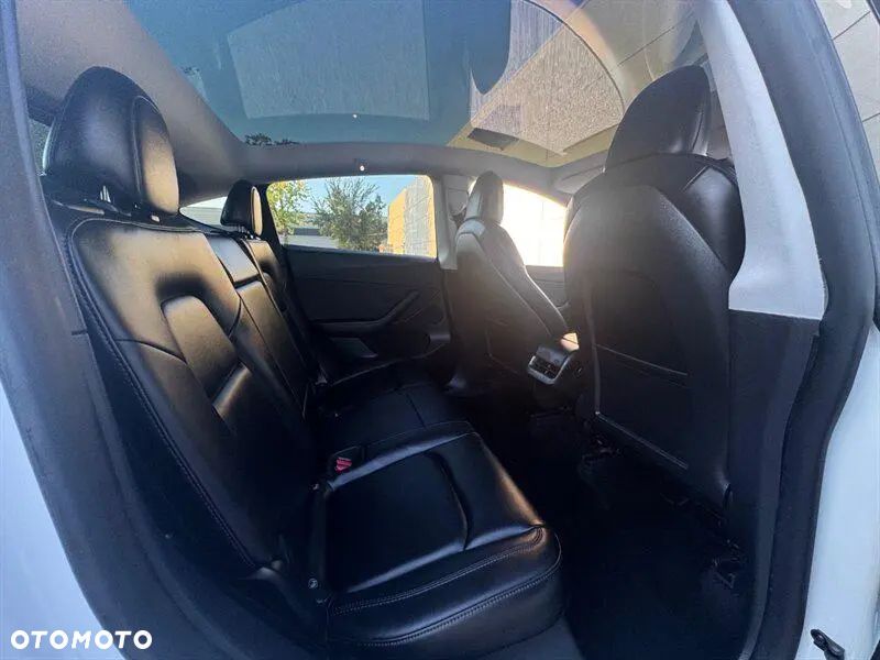 Tesla Model Y Long Range Dual Motor AWD - 19