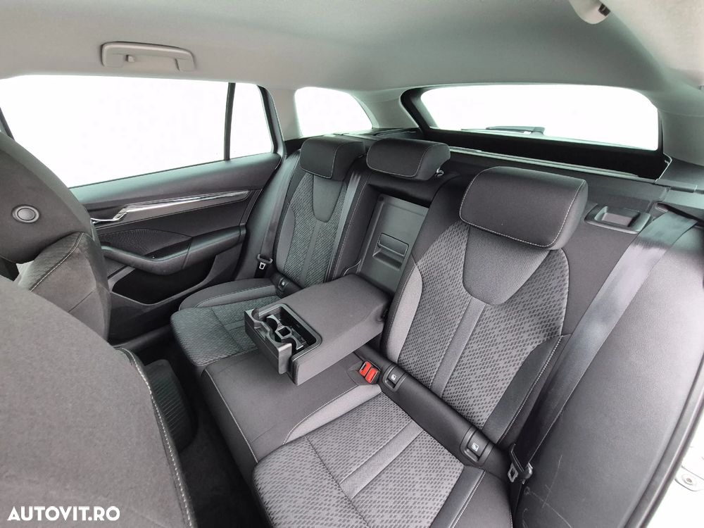 Skoda Octavia 2.0 TDI DSG Style - 11