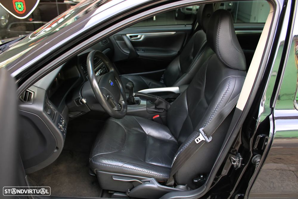 Volvo XC 70 2.4 D5 Nivel 2 - 22