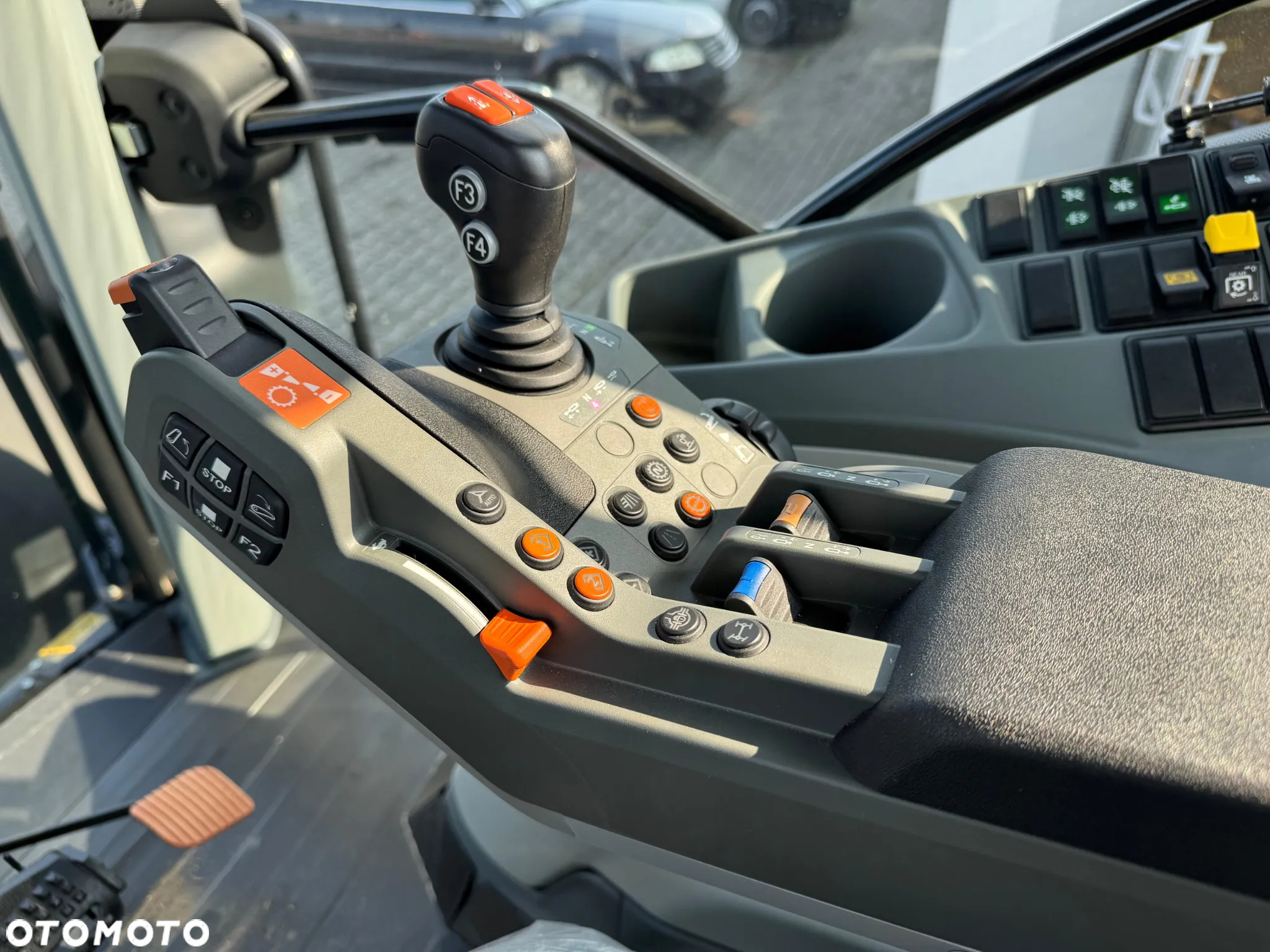 Claas ARION 630 HEXA Stage V - 11