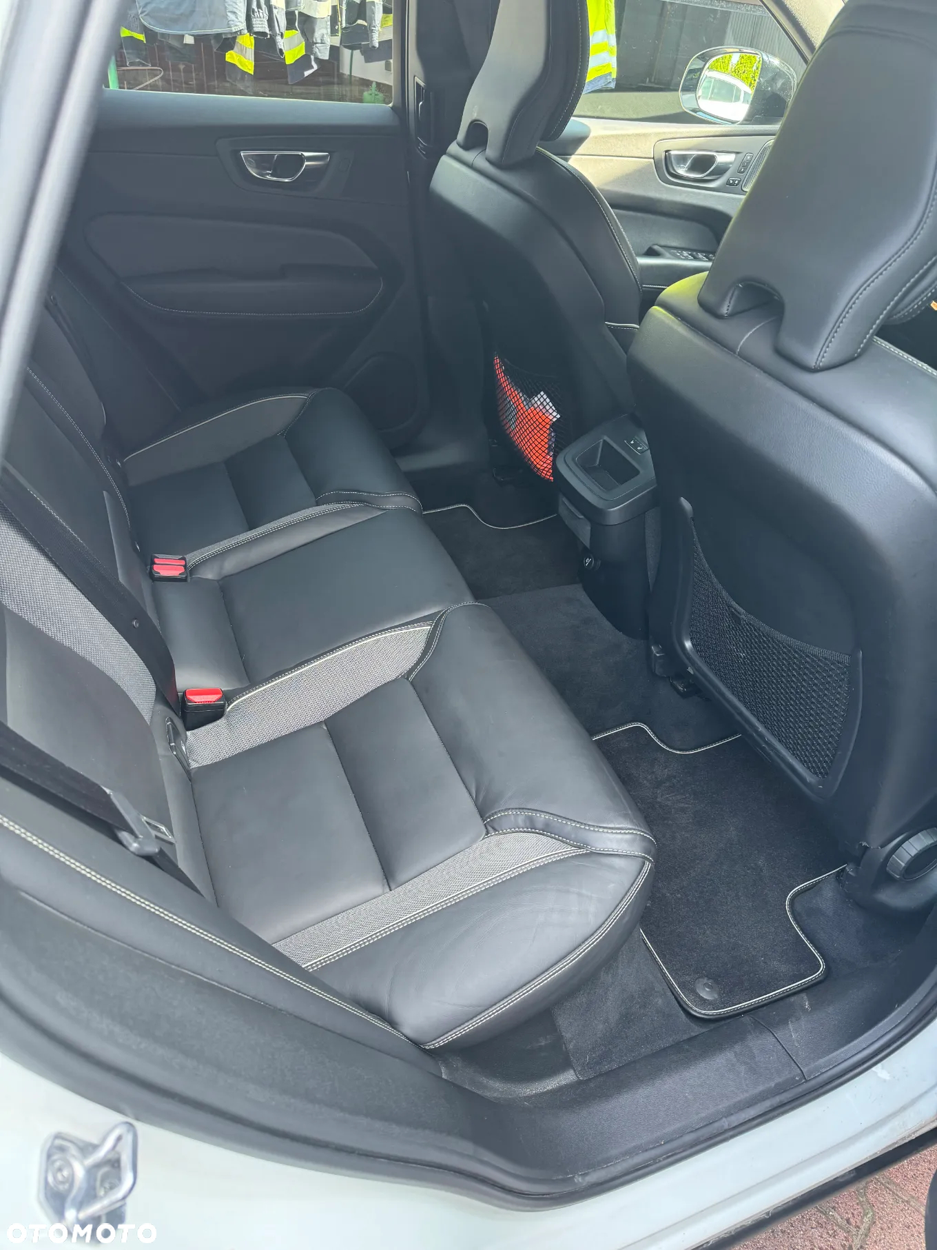 Volvo XC 60 B4 D AWD R-Design - 16