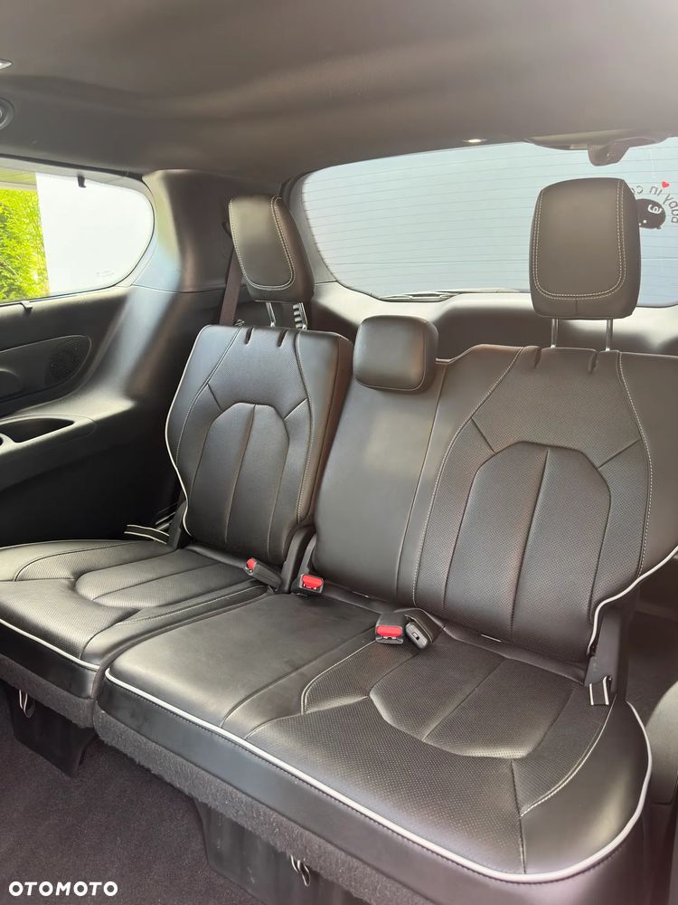 Chrysler Pacifica - 16