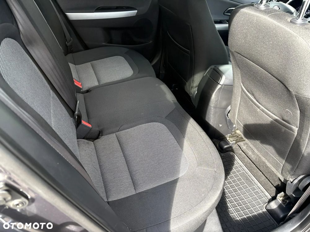 Kia Ceed 1.6 GDI L DCT - 26
