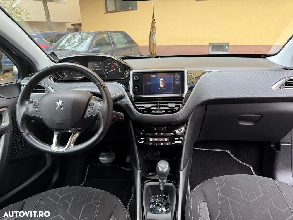 Peugeot 2008 1.2 PureTech Turbo EAT6 S&S Allure - 7