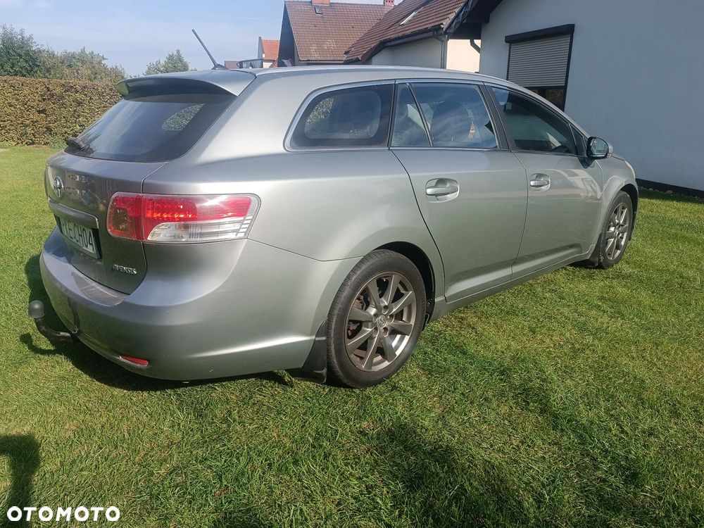 Toyota Avensis - 4