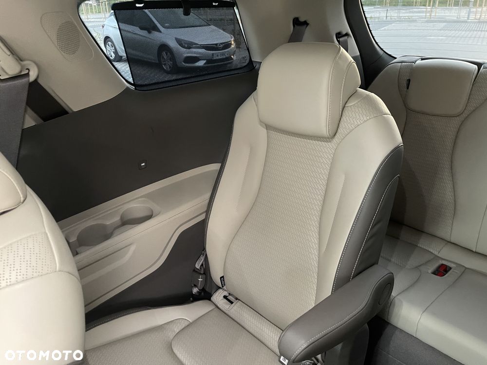 Kia Carnival - 18