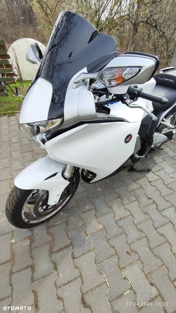 Honda VFR - 12