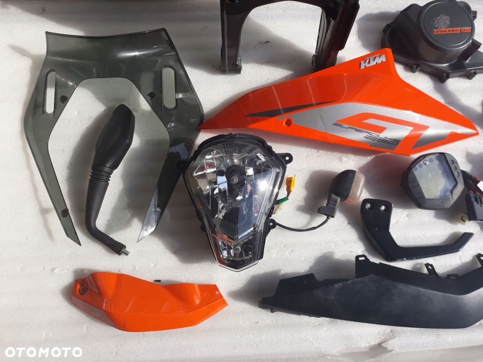 KTM SUPERDUKE 1290 LAMPA OWIEWKA LICZNIK DEKIEL - 2