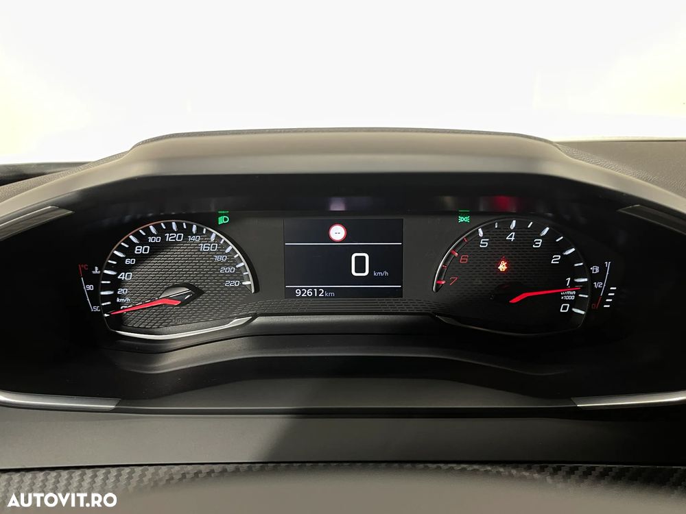 Peugeot 2008 1.5 BlueHDI BVM6 STT Active Pack - 28