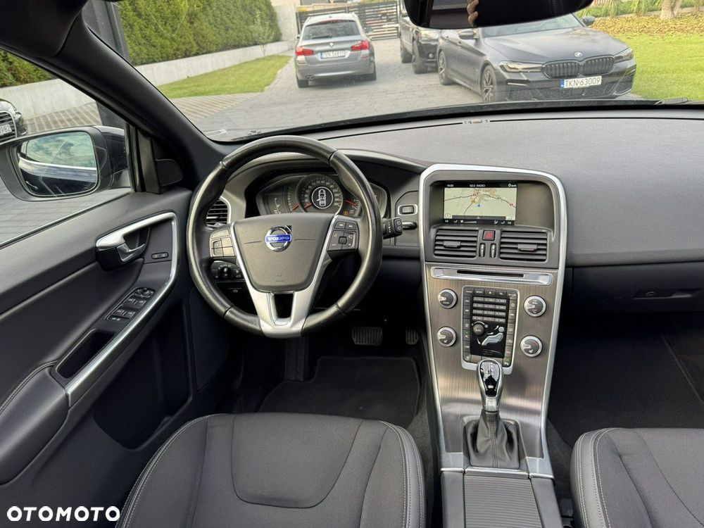 Volvo XC 60 D4 AWD Geartronic Momentum - 22