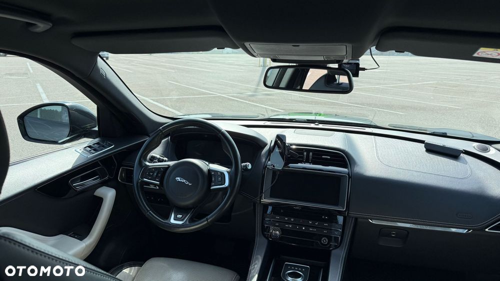 Jaguar F-Pace 2.0 i4D AWD R-Sport - 22