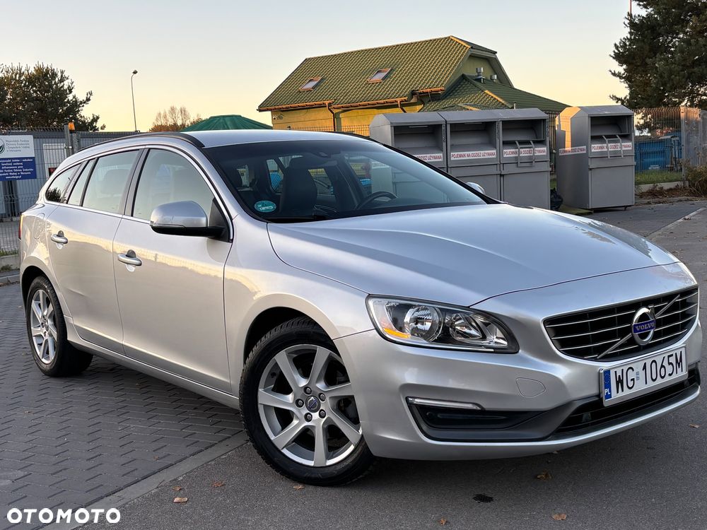 Volvo V60 D4 Geartronic Momentum - 1