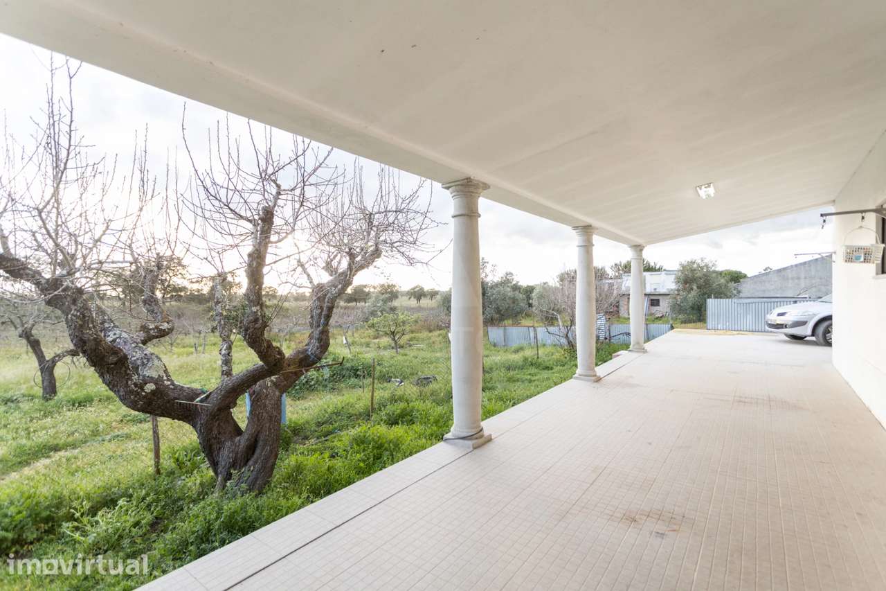 Moradia Térrea V3 com terreno urbano de 3780m2 no Alentejo - Grande imagem: 2/50