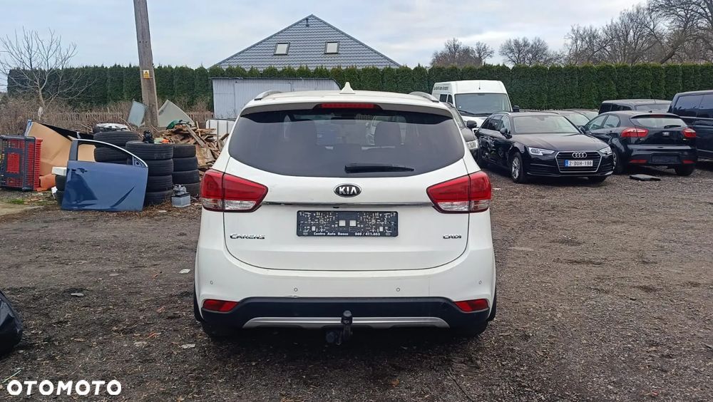Kia Carens - 10