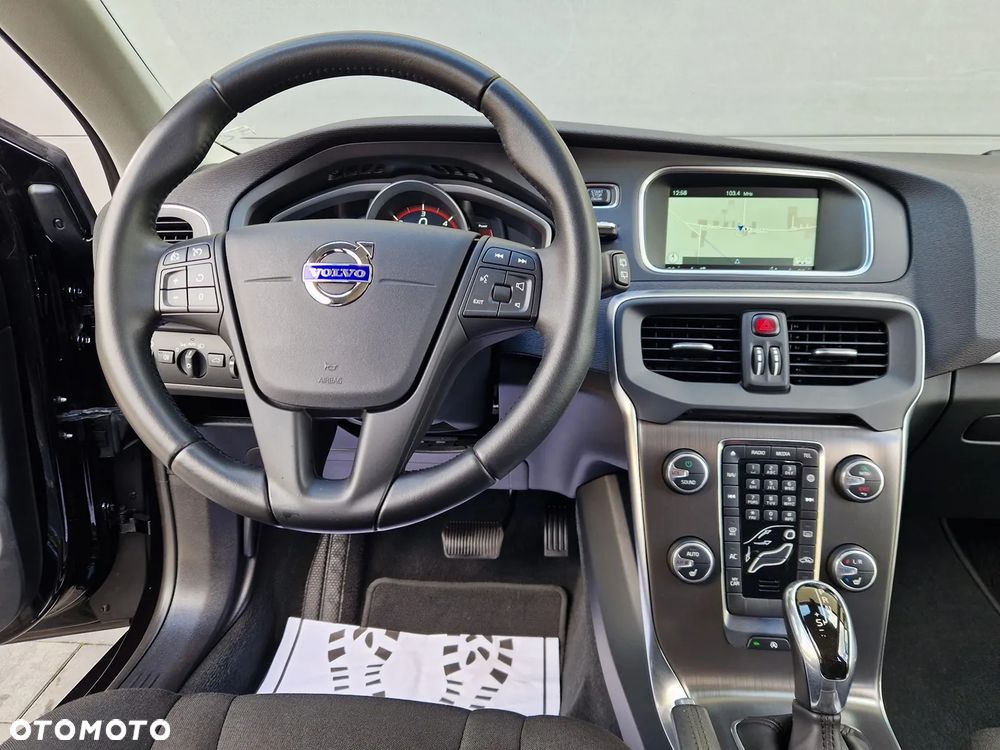 Volvo V40 D2 Geartronic Momentum - 19
