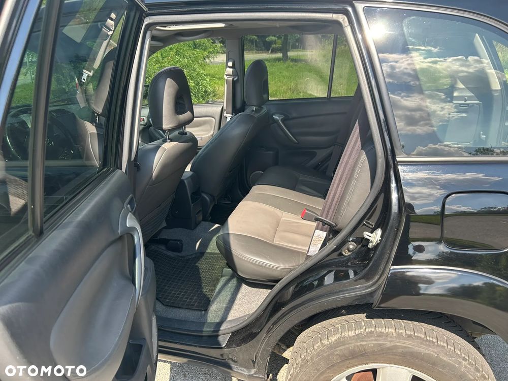 Toyota RAV4 2.0 D-4D 4x4 - 18