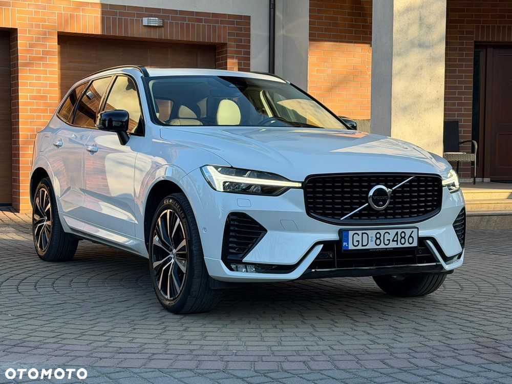 Volvo XC 60 B5 D AWD Ultimate Dark - 2