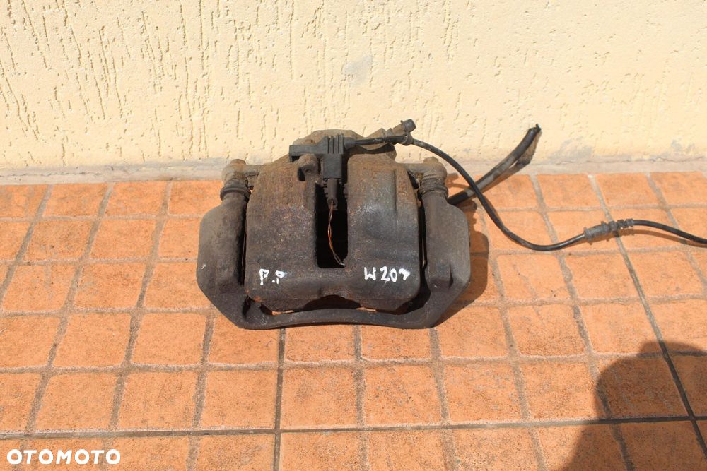 ZACISK HAMULCOWY PRAWY PRZÓD MERCEDES W203 1.8 K