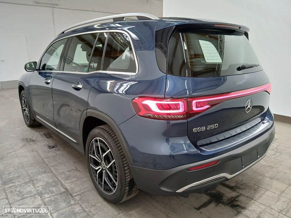Mercedes-Benz EQB 250 AMG Line - 3