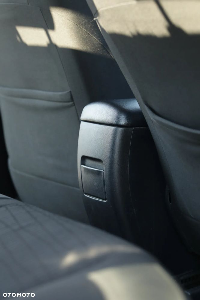 Toyota Avensis 2.0 D-4D Luna - 12