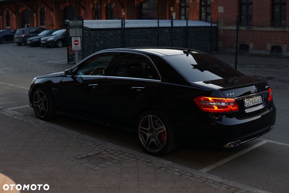 Mercedes-Benz Klasa E 63 AMG - 28