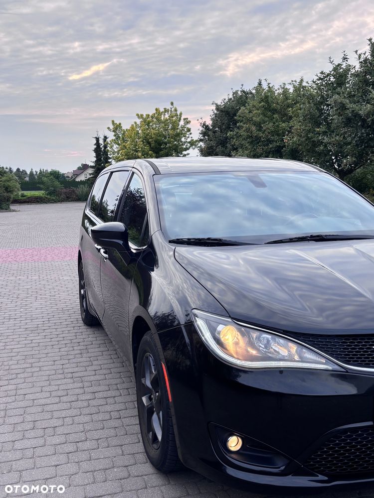 Chrysler Pacifica - 6