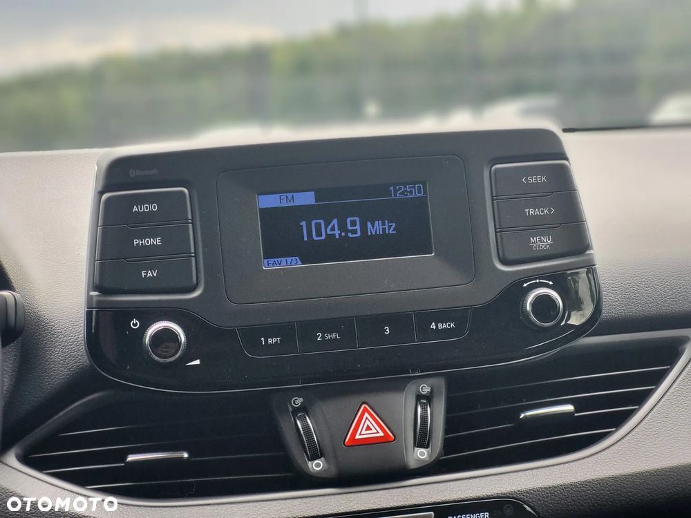 Hyundai i30 1.5 DPI Classic + - 15